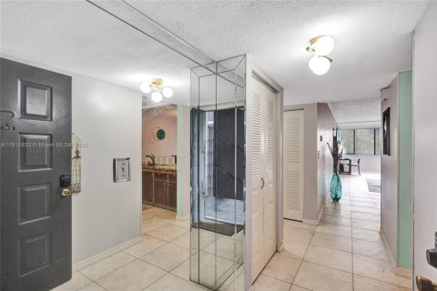 Condo in North Lauderdale, Florida, 3 bedrooms № 2082298 - photo 7