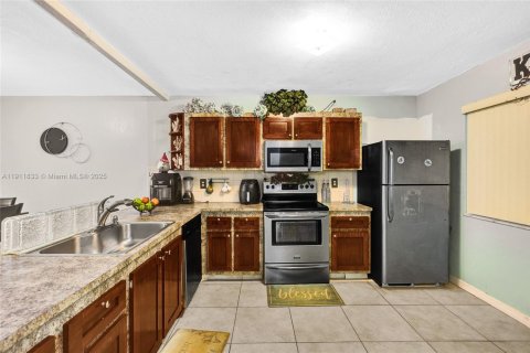 Condo in North Lauderdale, Florida, 3 bedrooms № 2082298 - photo 8