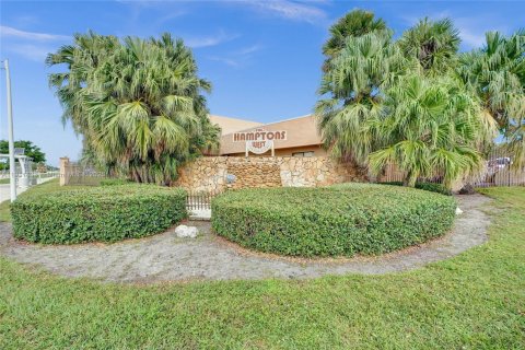 Condo in North Lauderdale, Florida, 3 bedrooms  № 2082298
