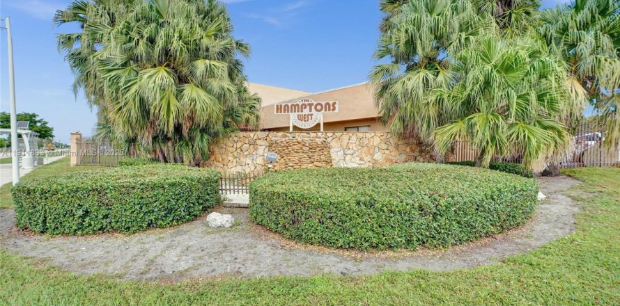 Condo in North Lauderdale, Florida, 3 bedrooms № 2082298