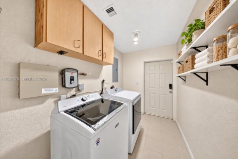 Villa ou maison à vendre à El Portal, Floride: 3 chambres, 161.65 m2 № 2407177 - photo 6