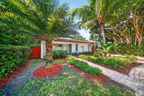 Villa ou maison à El Portal, Floride 3 chambres, 161.65 m2 № 2407177