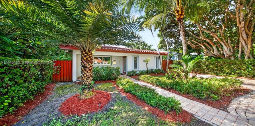 Villa ou maison à El Portal, Floride 3 chambres, 161.65 m2 № 2407177