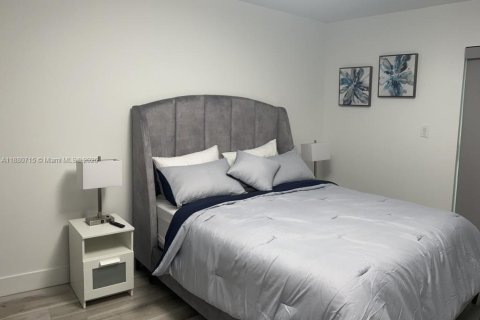 Condominio en alquiler en Weston, Florida, 1 dormitorio, 78.5 m2 № 1925502 - foto 13