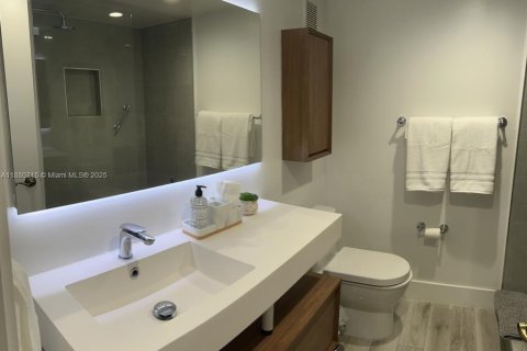 Condominio en alquiler en Weston, Florida, 1 dormitorio, 78.5 m2 № 1925502 - foto 11