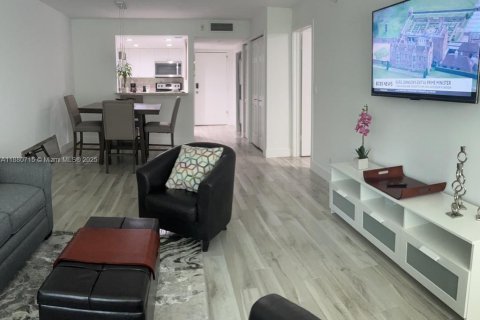 Condominio en alquiler en Weston, Florida, 1 dormitorio, 78.5 m2 № 1925502 - foto 7