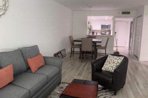 Condominio en alquiler en Weston, Florida, 1 dormitorio, 78.5 m2 № 1925502 - foto 10