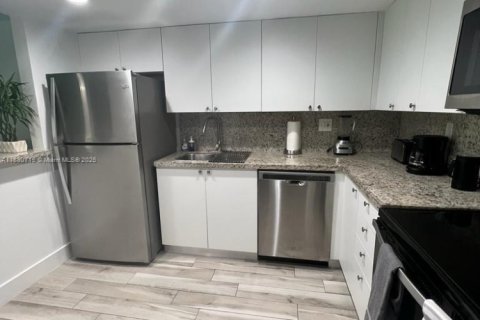 Condominio en alquiler en Weston, Florida, 1 dormitorio, 78.5 m2 № 1925502 - foto 1