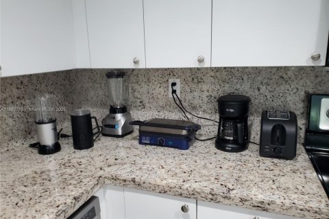 Condominio en alquiler en Weston, Florida, 1 dormitorio, 78.5 m2 № 1925502 - foto 3