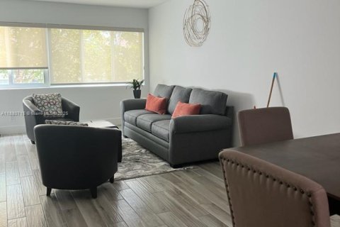 Condominio en alquiler en Weston, Florida, 1 dormitorio, 78.5 m2 № 1925502 - foto 4