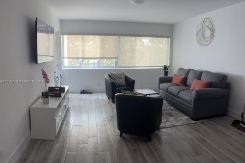 Condominio en alquiler en Weston, Florida, 1 dormitorio, 78.5 m2 № 1925502 - foto 5