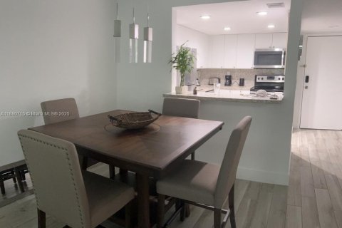 Condominio en alquiler en Weston, Florida, 1 dormitorio, 78.5 m2 № 1925502 - foto 6