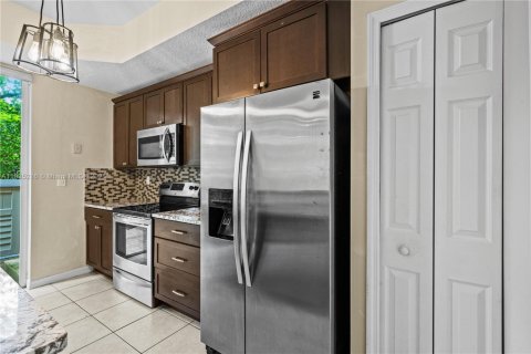 Adosado en venta en Pembroke Pines, Florida, 2 dormitorios, 108.7 m2 № 1818120 - foto 11