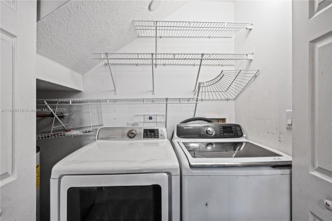Adosado en venta en Pembroke Pines, Florida, 2 dormitorios, 108.7 m2 № 1818120 - foto 13