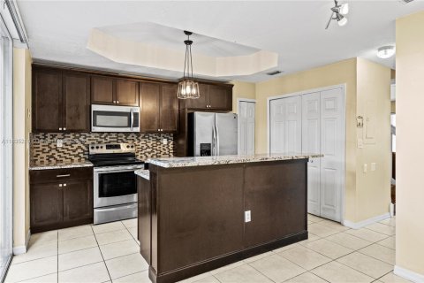 Adosado en venta en Pembroke Pines, Florida, 2 dormitorios, 108.7 m2 № 1818120 - foto 9