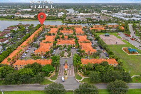 Adosado en venta en Pembroke Pines, Florida, 2 dormitorios, 108.7 m2 № 1818120 - foto 28