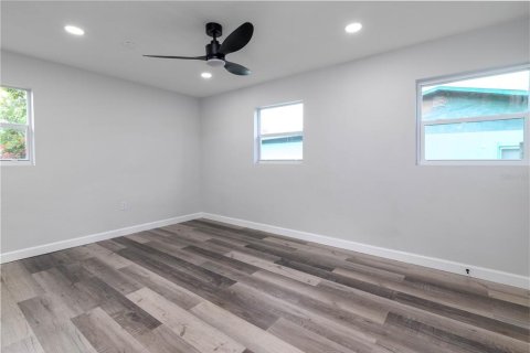 House in Avon Park, Florida 3 bedrooms, 110.09 sq.m. № 2229642 - photo 18