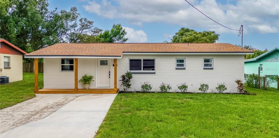 House in Avon Park, Florida 3 bedrooms, 110.09 sq.m. № 2229642