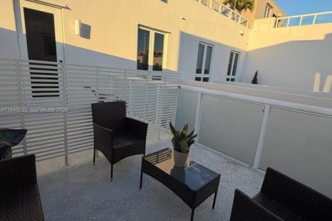 Immobilier commercial à LANDMARK à Doral, Floride 228.91 m2 № 1997319