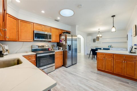 House in Edgewater, Florida 3 bedrooms, 157.19 sq.m. № 1898425 - photo 5