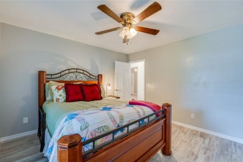 House in Edgewater, Florida 3 bedrooms, 157.19 sq.m. № 1898425 - photo 15