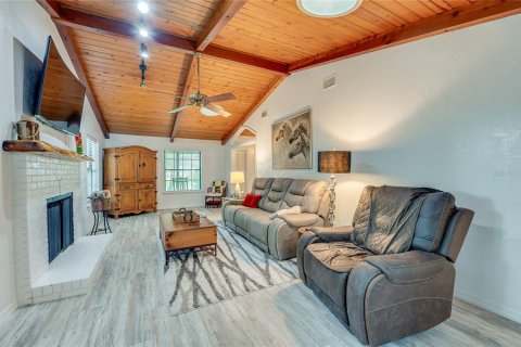 House in Edgewater, Florida 3 bedrooms, 157.19 sq.m. № 1898425 - photo 9