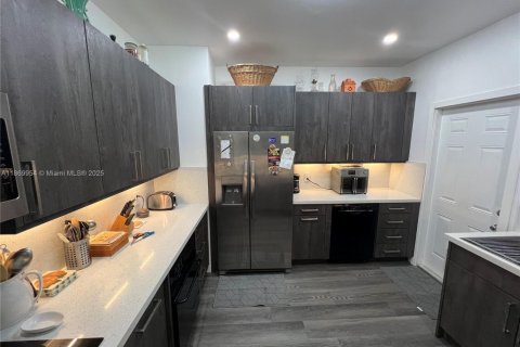 Купить виллу или дом в Саут-Майами, Флорида 3 спальни, 103.49м2, № 1896053 - фото 14