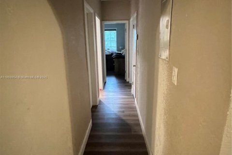 Купить виллу или дом в Саут-Майами, Флорида 3 спальни, 103.49м2, № 1896053 - фото 24