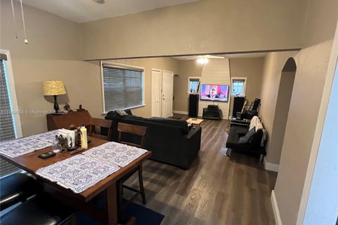 Купить виллу или дом в Саут-Майами, Флорида 3 спальни, 103.49м2, № 1896053 - фото 19