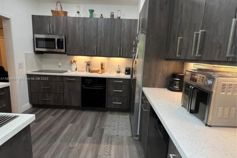 Купить виллу или дом в Саут-Майами, Флорида 3 спальни, 103.49м2, № 1896053 - фото 13