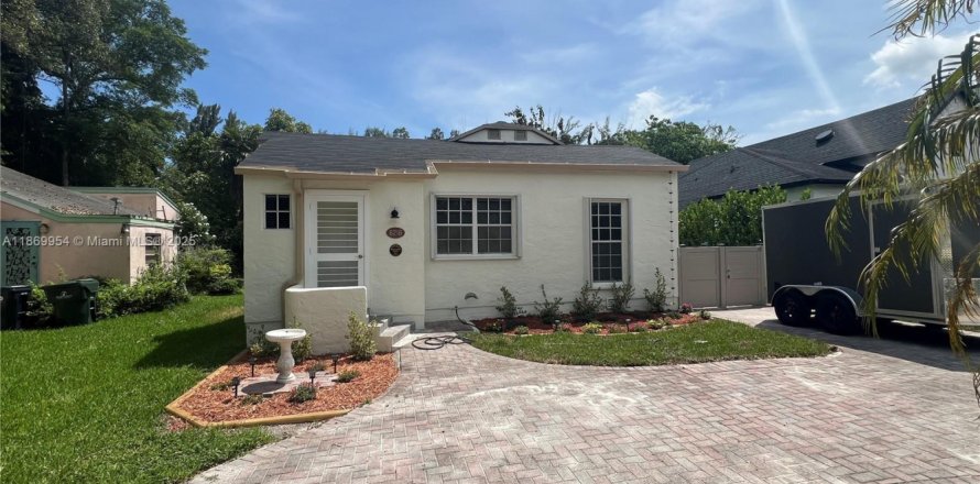 Villa ou maison à South Miami, Floride 3 chambres, 103.49 m2 № 1896053