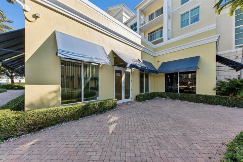 Commercial property in Lantana, Florida № 2187210