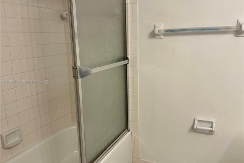 Copropriété à louer à Pompano Beach, Floride: 2 chambres, 100.33 m2 № 1828675 - photo 24