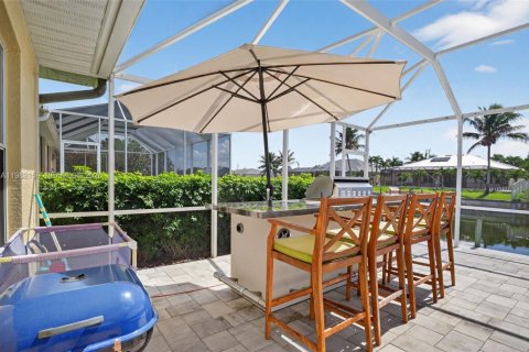 Купить виллу или дом в Кейп-Корал, Флорида 3 спальни, № 2048576 - фото 30