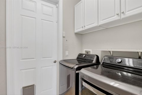 Купить виллу или дом в Кейп-Корал, Флорида 3 спальни, № 2048576 - фото 23