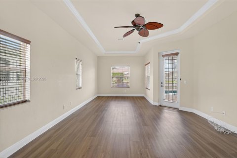 Купить виллу или дом в Кейп-Корал, Флорида 3 спальни, № 2048576 - фото 12