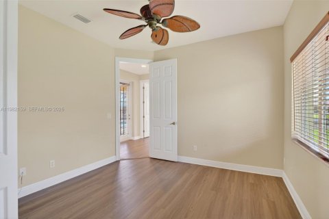 Купить виллу или дом в Кейп-Корал, Флорида 3 спальни, № 2048576 - фото 20