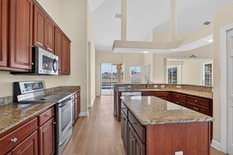 Купить виллу или дом в Кейп-Корал, Флорида 3 спальни, № 2048576 - фото 9