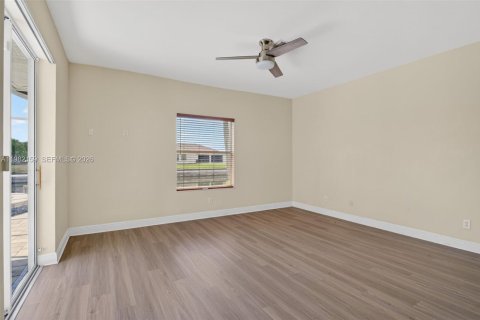 Купить виллу или дом в Кейп-Корал, Флорида 3 спальни, № 2048576 - фото 18