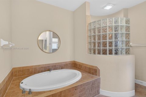 Купить виллу или дом в Кейп-Корал, Флорида 3 спальни, № 2048576 - фото 16