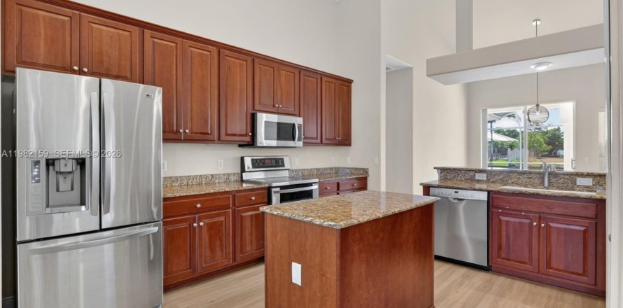 Дом в Кейп-Корал, Флорида 3 спальни № 2048576