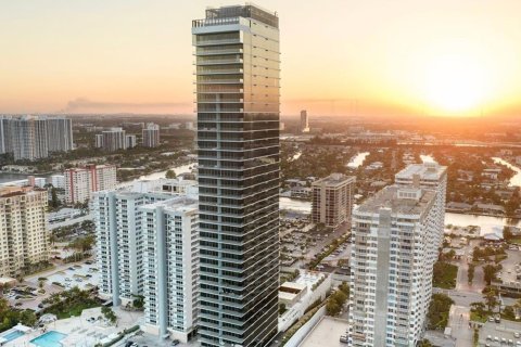 2000 OCEAN sobre plano en Hallandale Beach, Florida № 30228 - foto 1