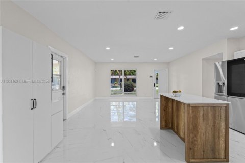 Casa en venta en Lauderhill, Florida, 3 dormitorios, 126.81 m2 № 1975611 - foto 8