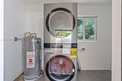 Casa en venta en Lauderhill, Florida, 3 dormitorios, 126.81 m2 № 1975611 - foto 30