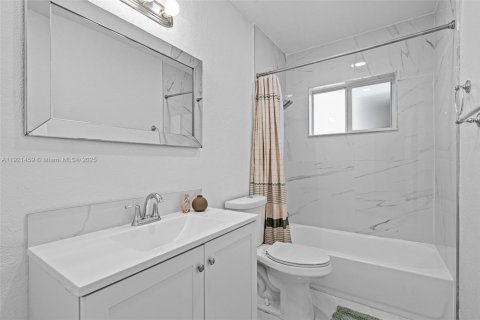 Casa en venta en Lauderhill, Florida, 3 dormitorios, 126.81 m2 № 1975611 - foto 23