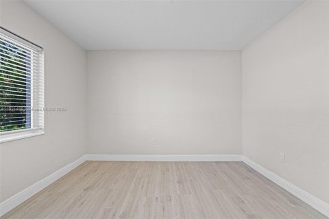 Casa en venta en Lauderhill, Florida, 3 dormitorios, 126.81 m2 № 1975611 - foto 25