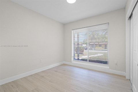 Casa en venta en Lauderhill, Florida, 3 dormitorios, 126.81 m2 № 1975611 - foto 21