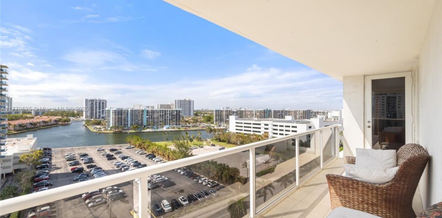 Condo in Hollywood, Florida, 2 bedrooms № 1623141