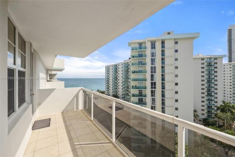 Copropriété à louer à Hollywood, Floride: 2 chambres, 135.54 m2 № 1623141 - photo 26