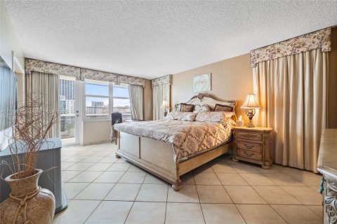 Condo in Hollywood, Florida, 2 bedrooms  № 1623141 - photo 15